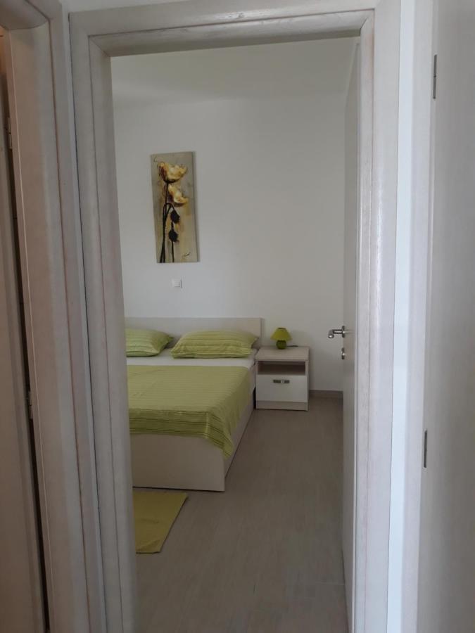 Apartment With Free And Private Parking Makarska Exterior photo
