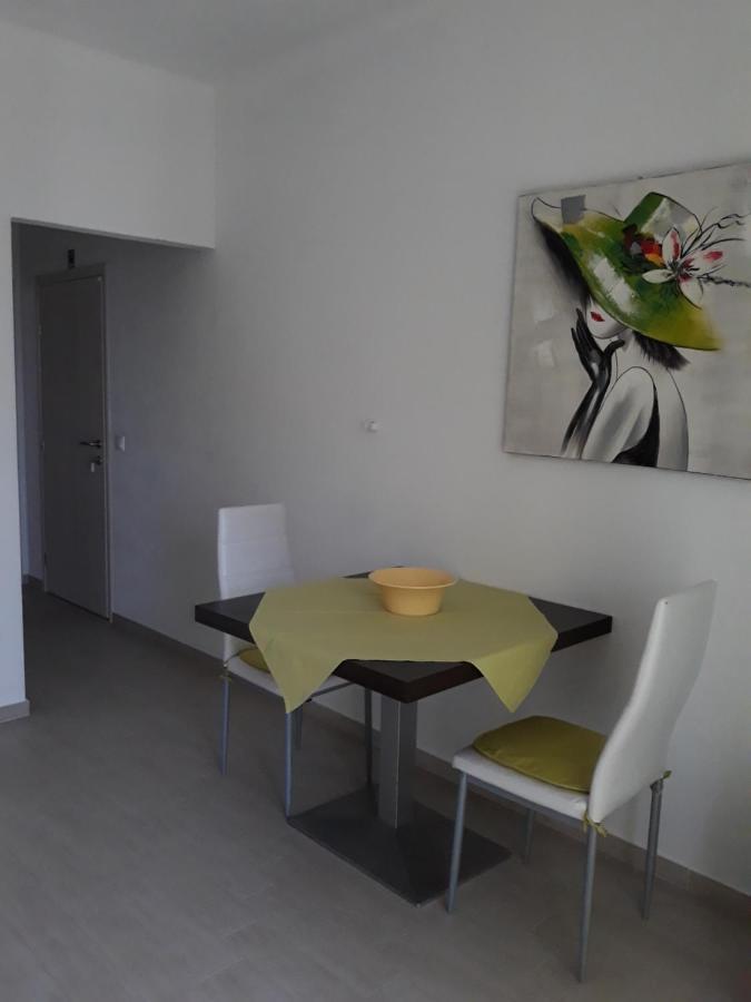 Apartment With Free And Private Parking Makarska Exterior photo