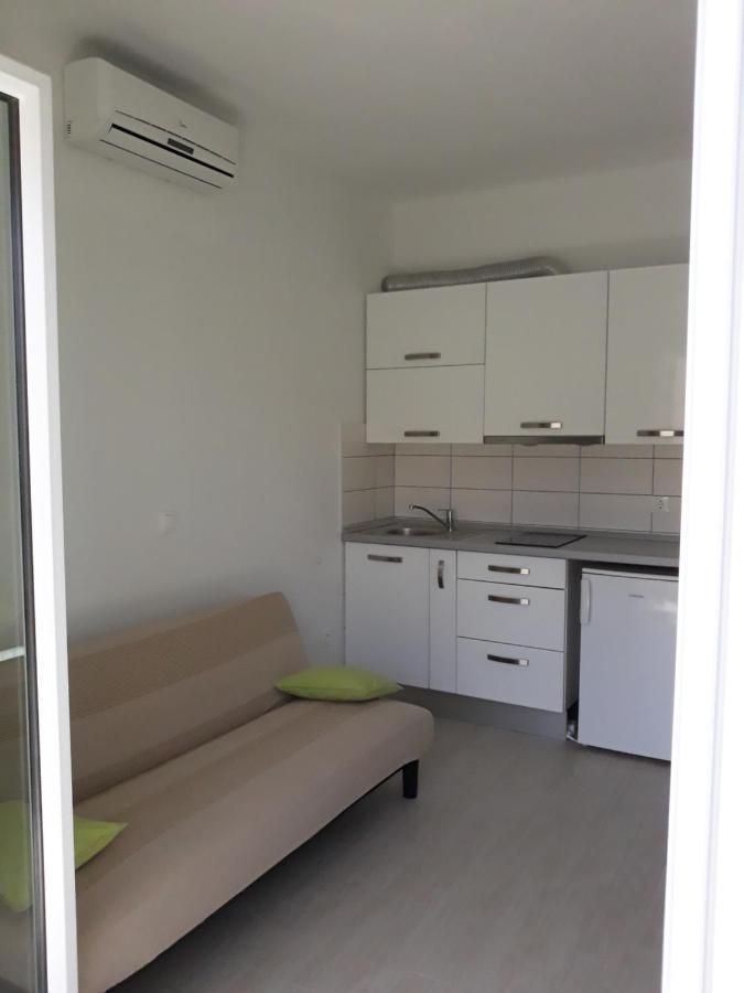 Apartment With Free And Private Parking Makarska Exterior photo