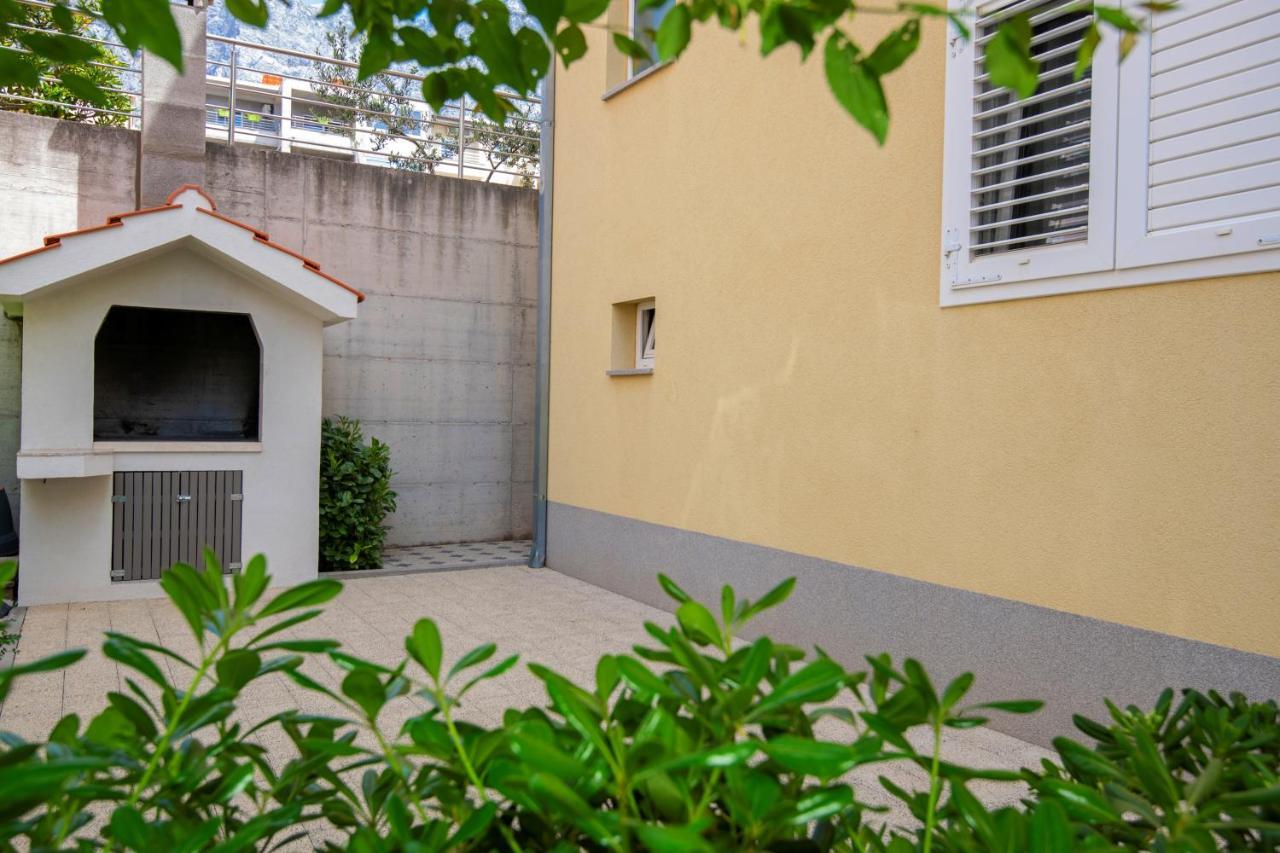 Apartment With Free And Private Parking Makarska Exterior photo
