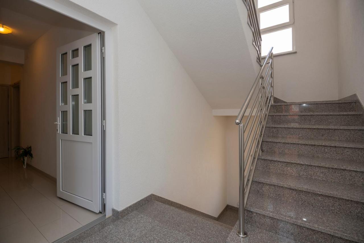 Apartment With Free And Private Parking Makarska Exterior photo