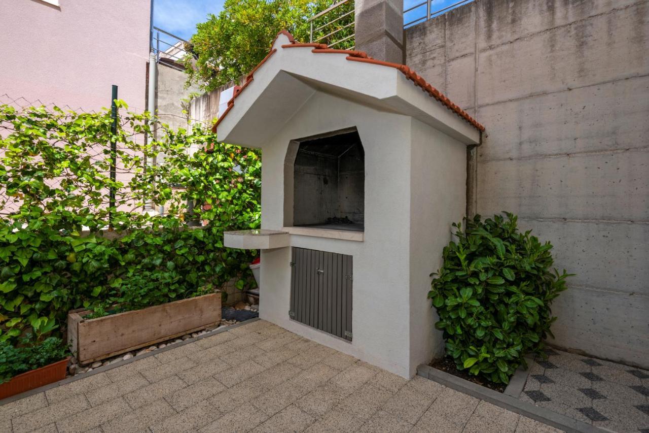 Apartment With Free And Private Parking Makarska Exterior photo