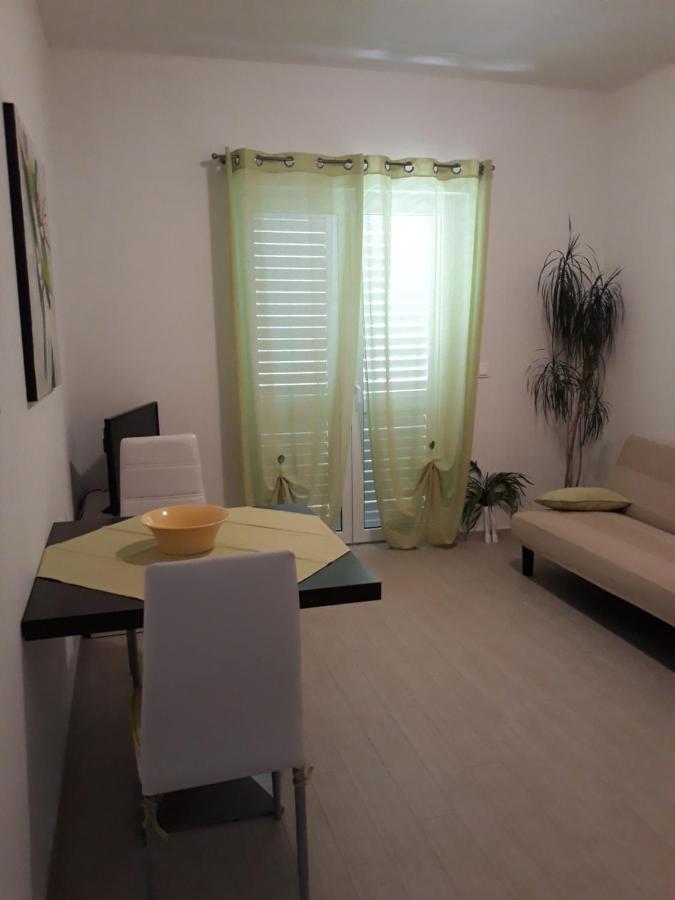 Apartment With Free And Private Parking Makarska Exterior photo