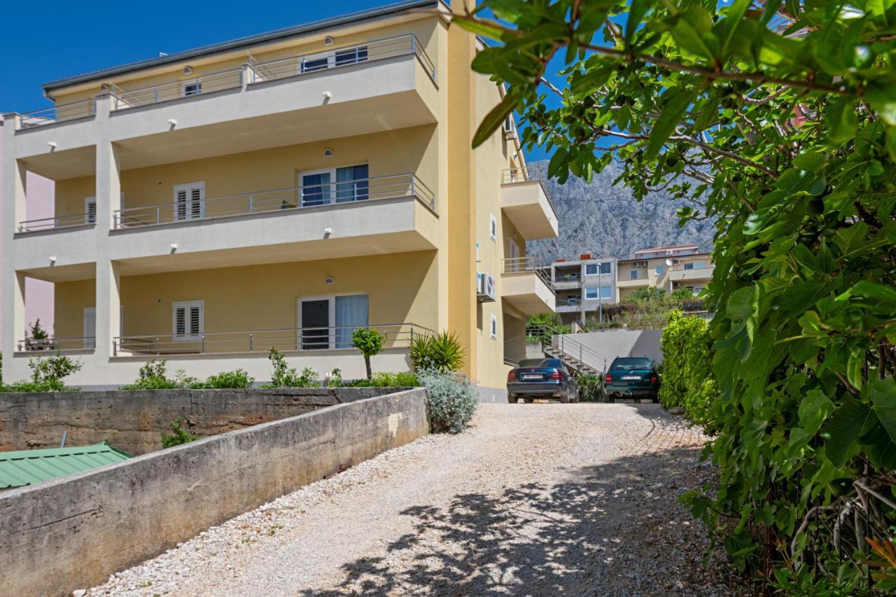 Apartment With Free And Private Parking Makarska Exterior photo